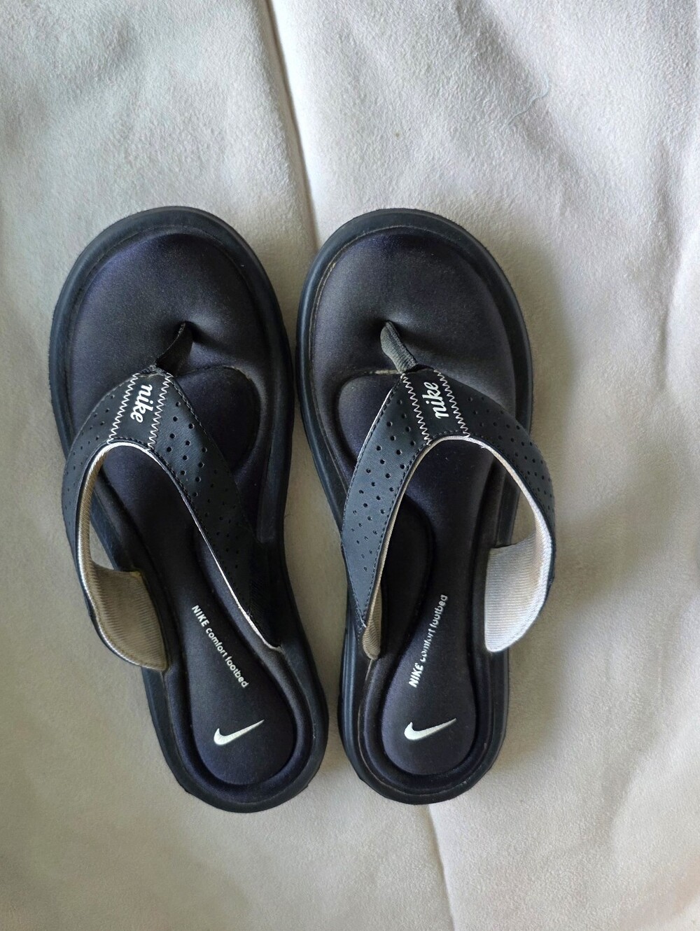 Nike Black Perforated Thong Sandals w/White Accents Size 8M